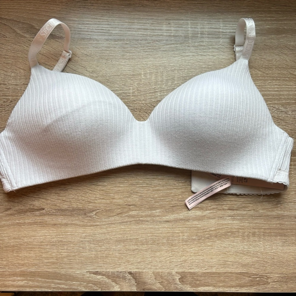 Victorias Secret wireless tshirt bra size 34DDD white